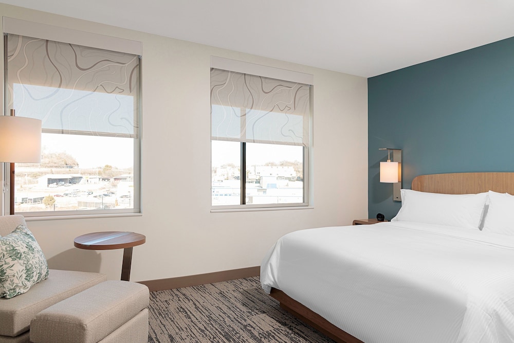 Executive Suite, 1 King Bed, Balcony - Photo 3