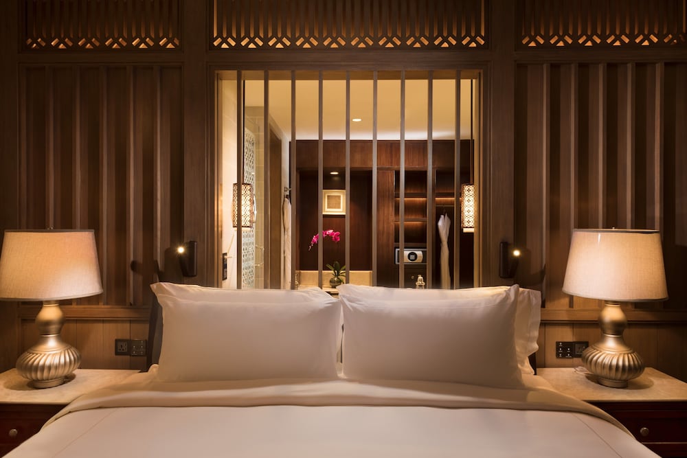 Executive Sunrise Sea Facing Balcony Room - Photo 2