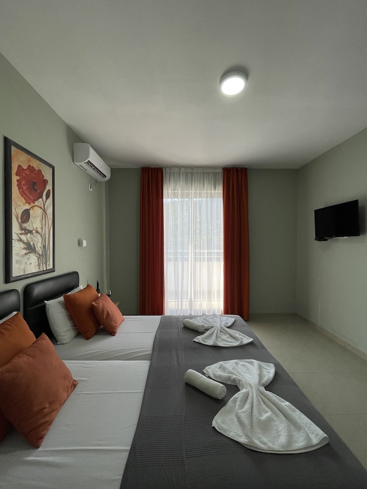 Classic Studio, 2 Twin Beds photo 2