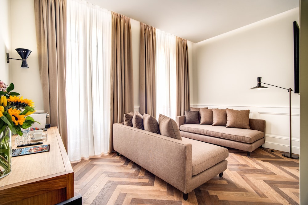 Business Suite - Photo 2