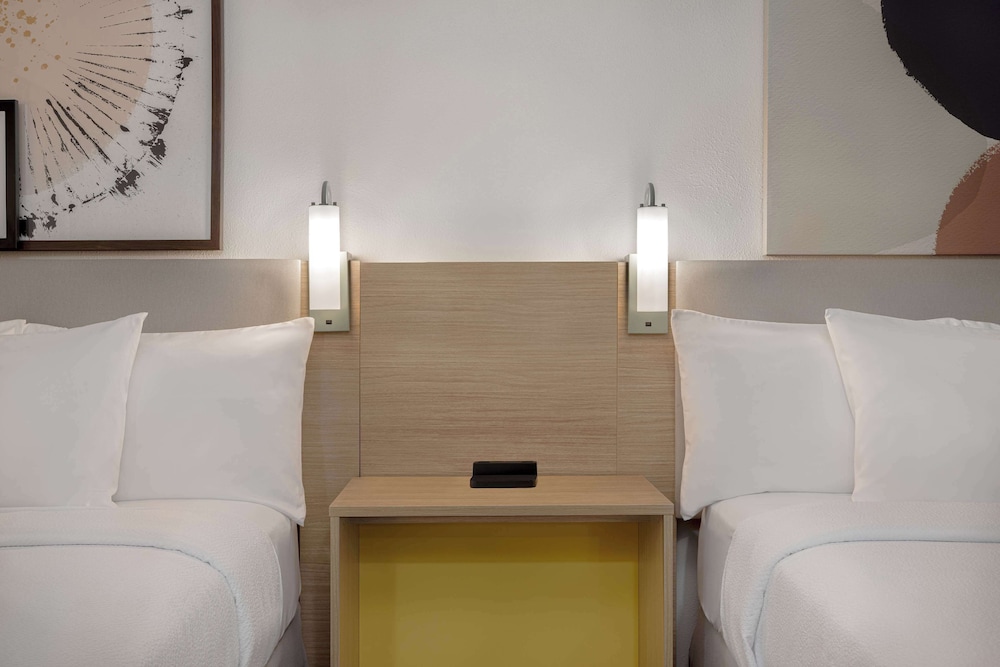 Room, 2 Double Beds, Mobility Accessible (3x3 Shower) - Photo 4