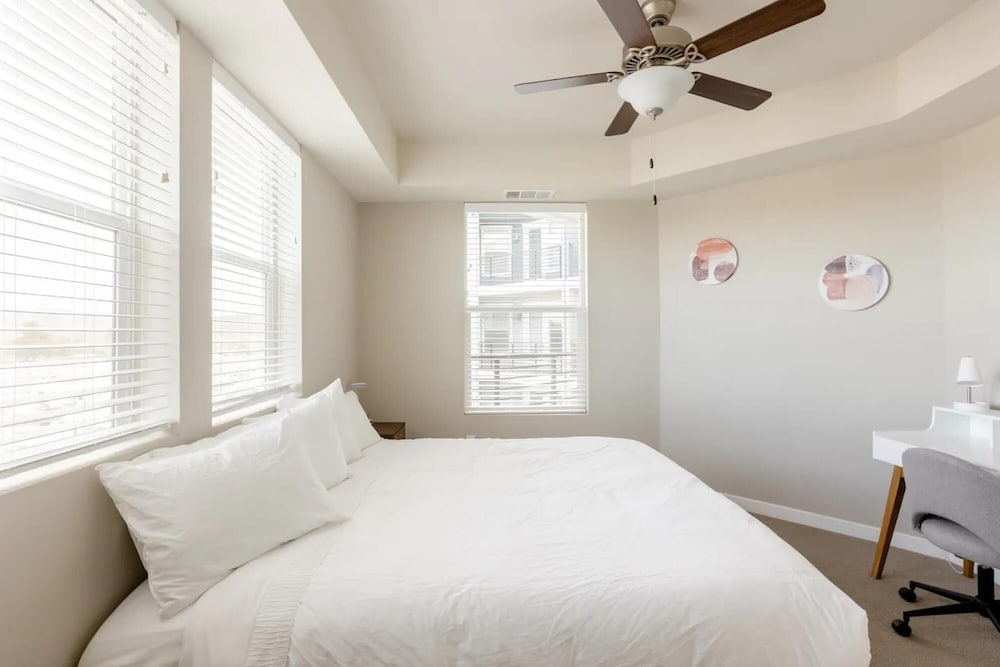 Minimalist Apt w Private Balcony Gym Sky Lounge, Billede 12
