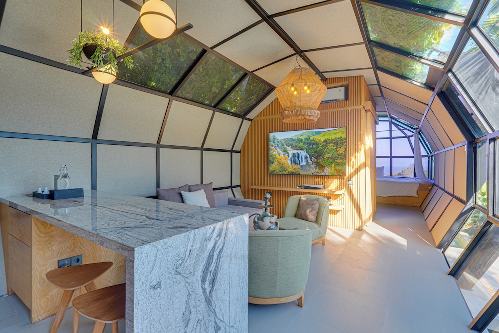 One Bedroom Premium Suite - Airship 2 photo 3