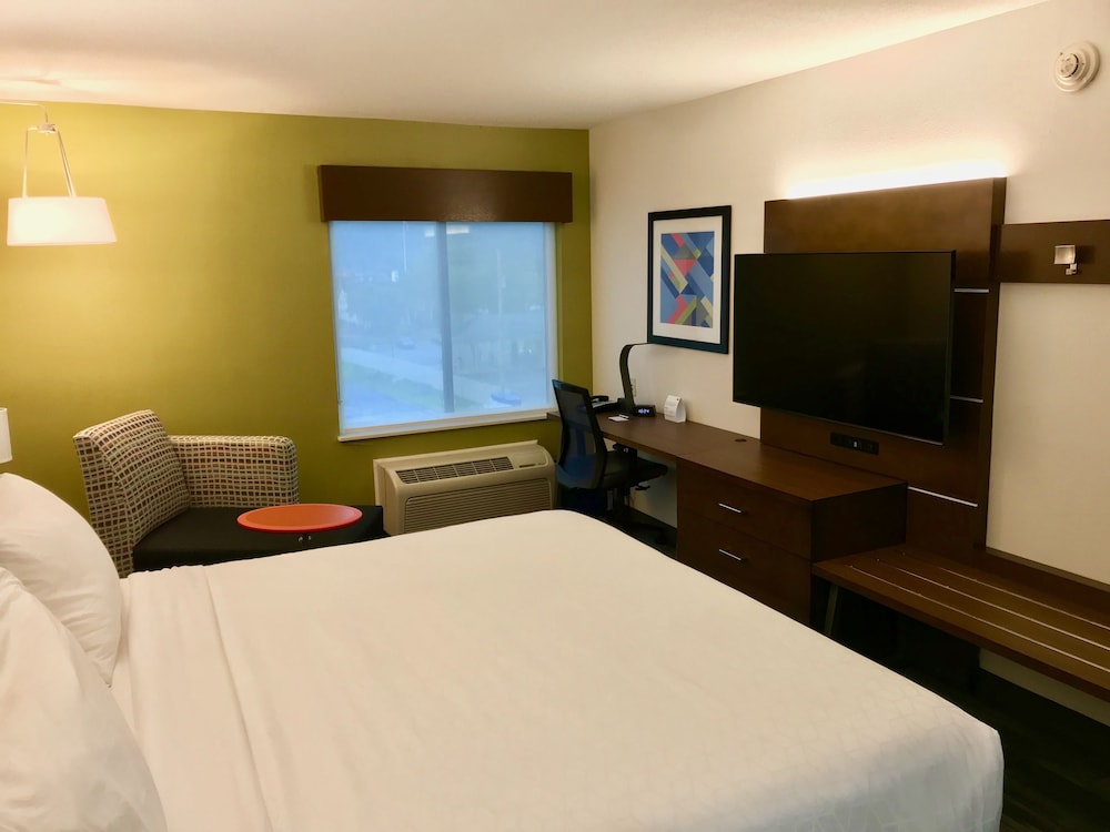 Standard Room, 1 King Bed (Top Floor) - Photo 1