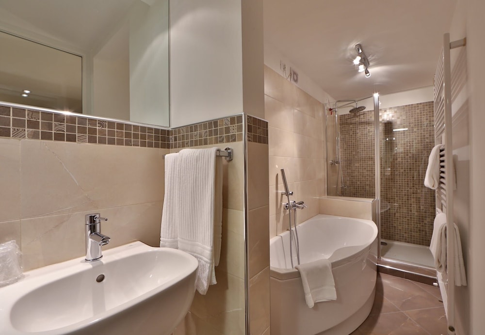 Executive Room - Photo 2