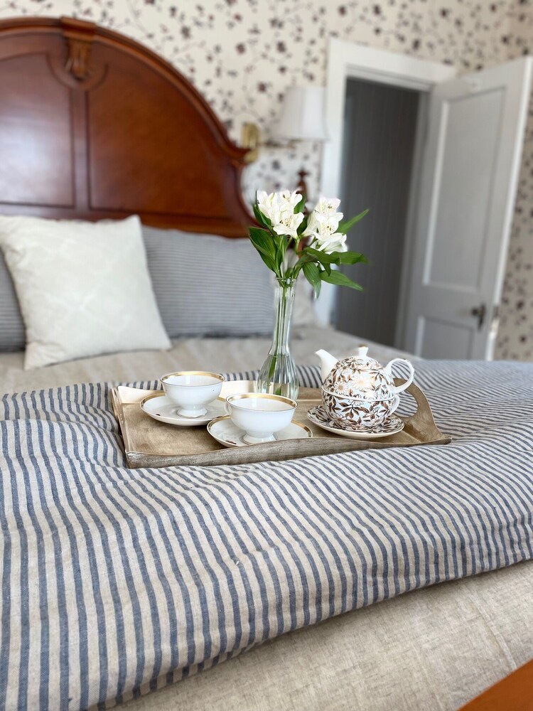 Deluxe Single Room, Ensuite, Partial Sea View (Colonel Ward Bedroom) photo 2