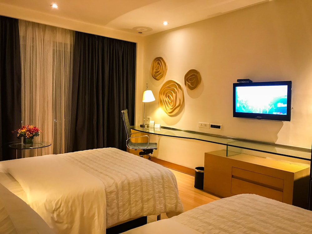 Room, 2 Twin Beds, Garden View - Photo 14