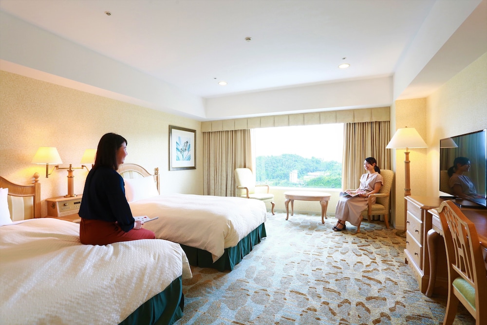 Standard Twin Room, Non-Smoking, Half Board TEMPURA,WAGYU HidaBeef, SHABU-SHABU SUSHI 5:30