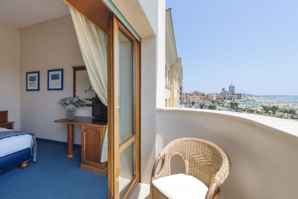 Deluxe Double Room, Sea View photo 3
