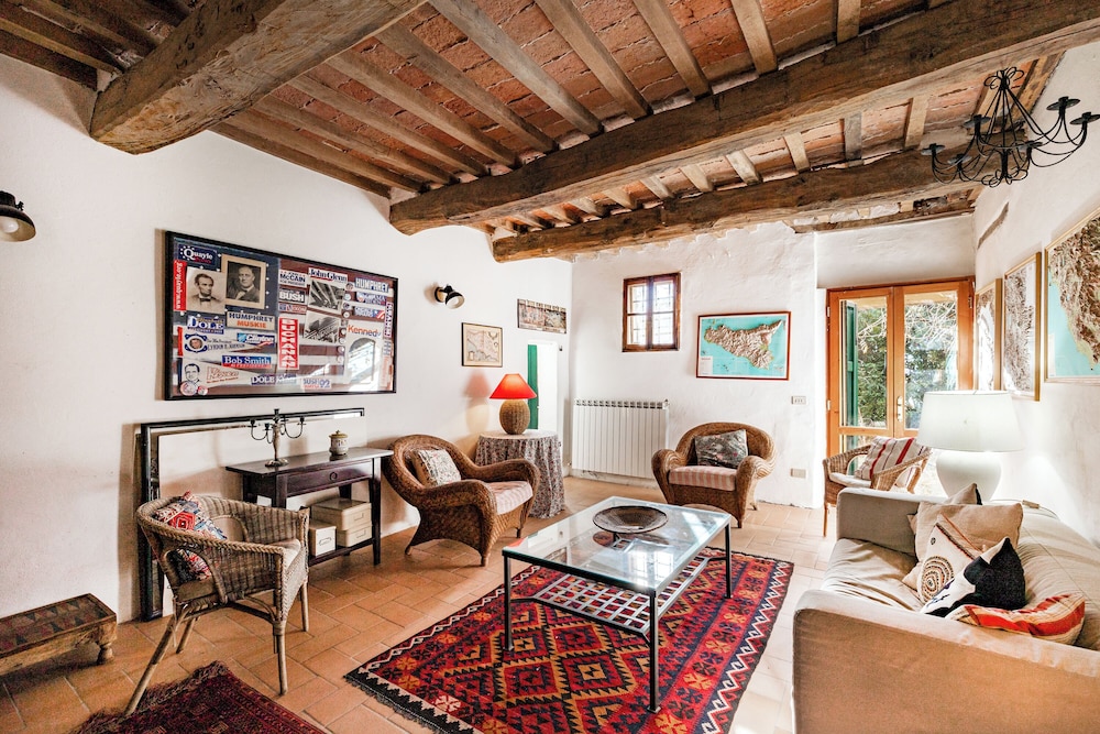 Family Villa, Multiple Bedrooms, Mountainside (Amazing Villa Near The Lake With Pool) photo 3
