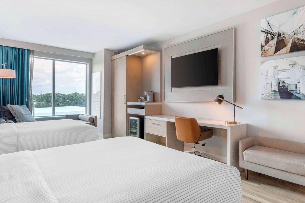 Standard Room, Multiple Beds, Non Smoking - Photo 2