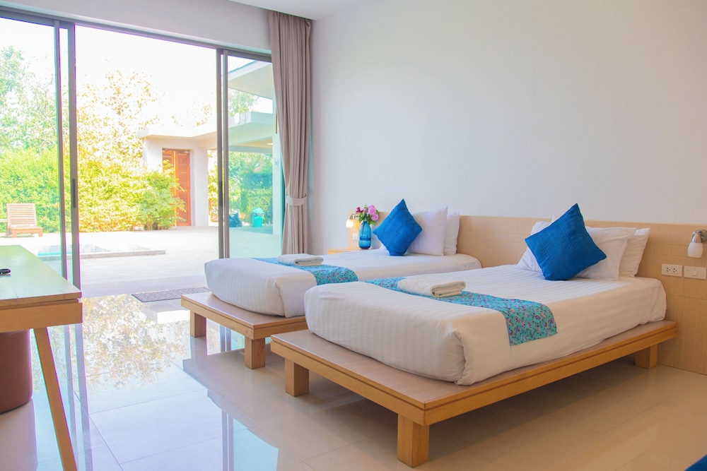 Standard Twin Room, Pool View