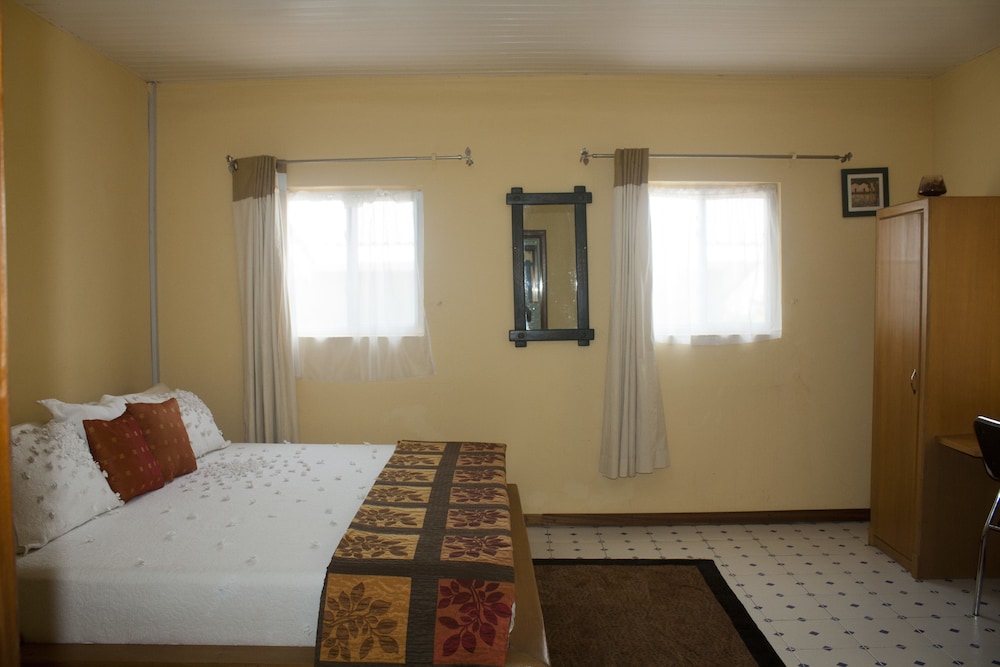 Deluxe Room (King)