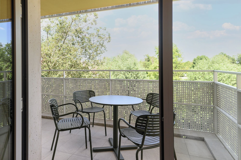 Suite, 1 Bedroom, Balcony - Photo 5