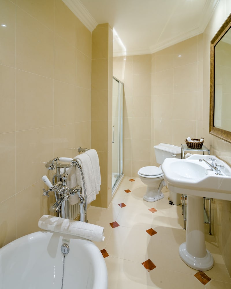 Large Main House Room - Photo 25