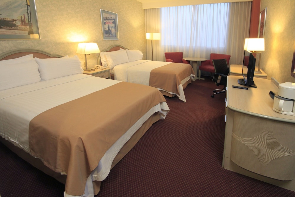 Standard Room, 2 Queen Beds, Club Lounge Access (Club Floor) - Photo 2