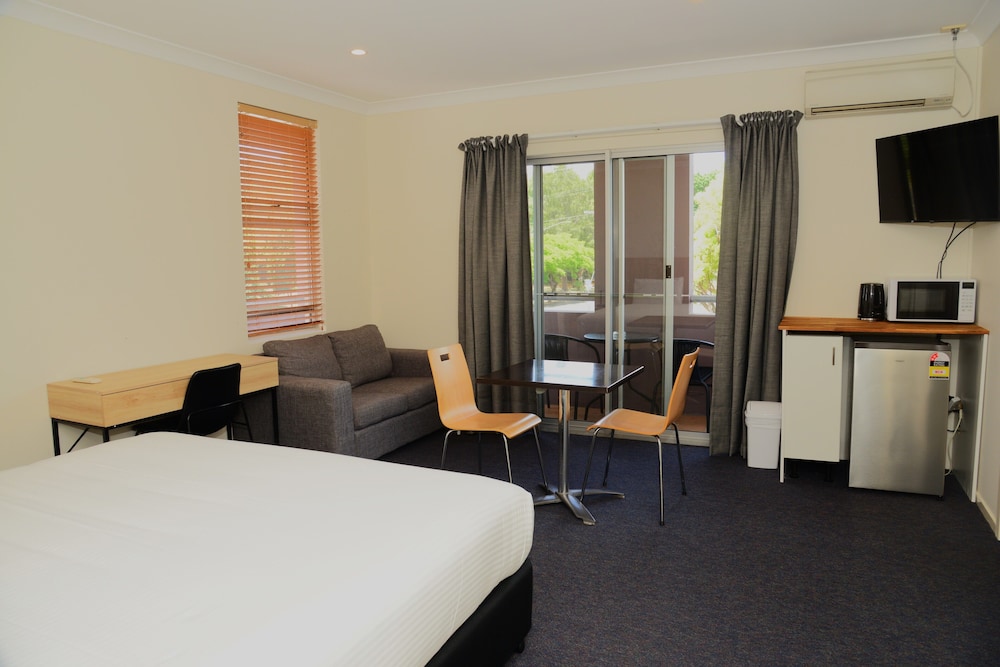 Superior Room, 1 King Bed photo 1