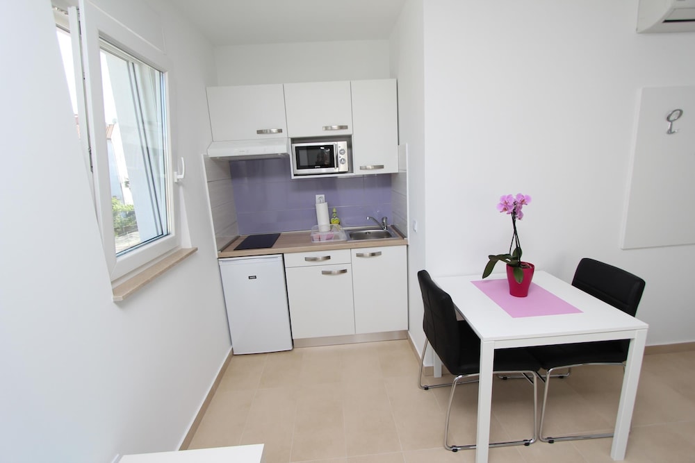 Studio, Balcony (4)