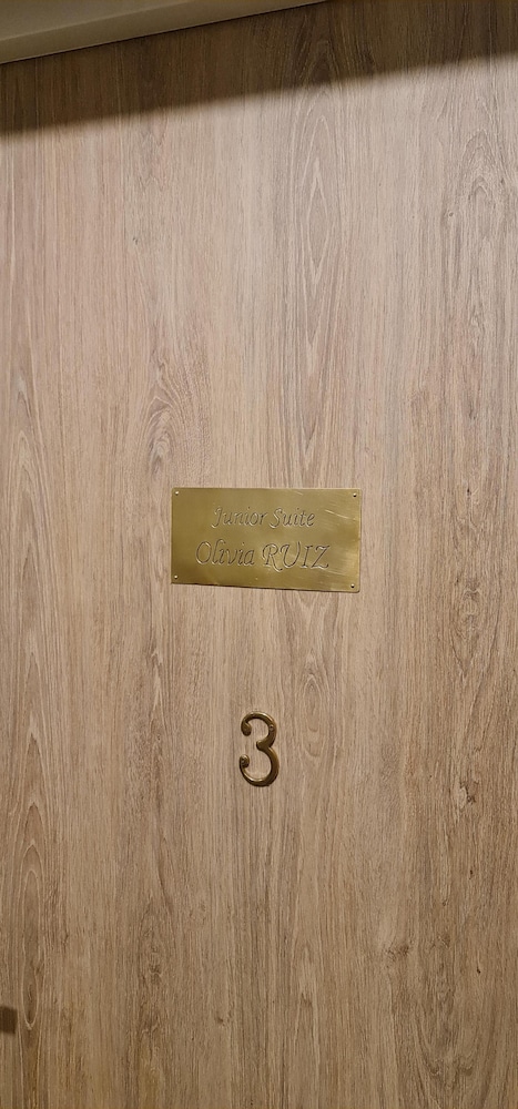 Standard Suite, City View - Photo 16