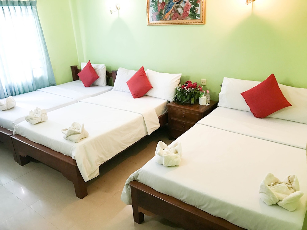 Superior Triple Room, 3 Twin Beds, Balcony, City View