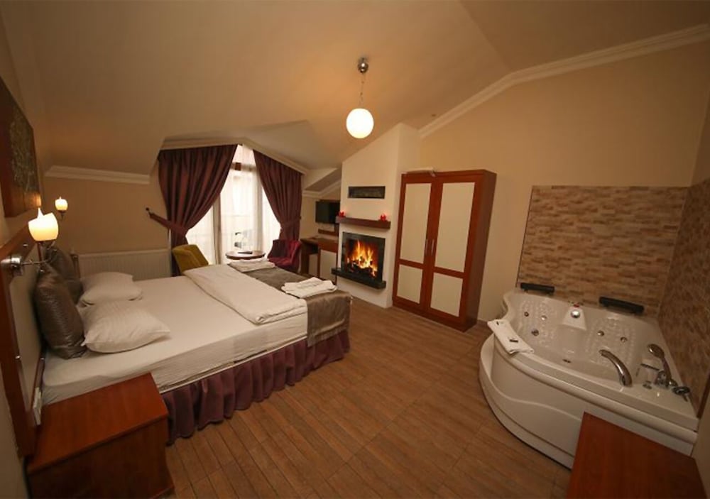 Exclusive Room, Jetted Tub, Fireplace photo 3