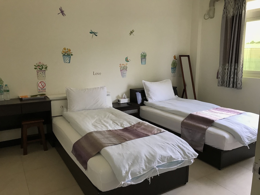 Classic Twin Room, 1 Bedroom, Private Bathroom, Ground Floor photo 2