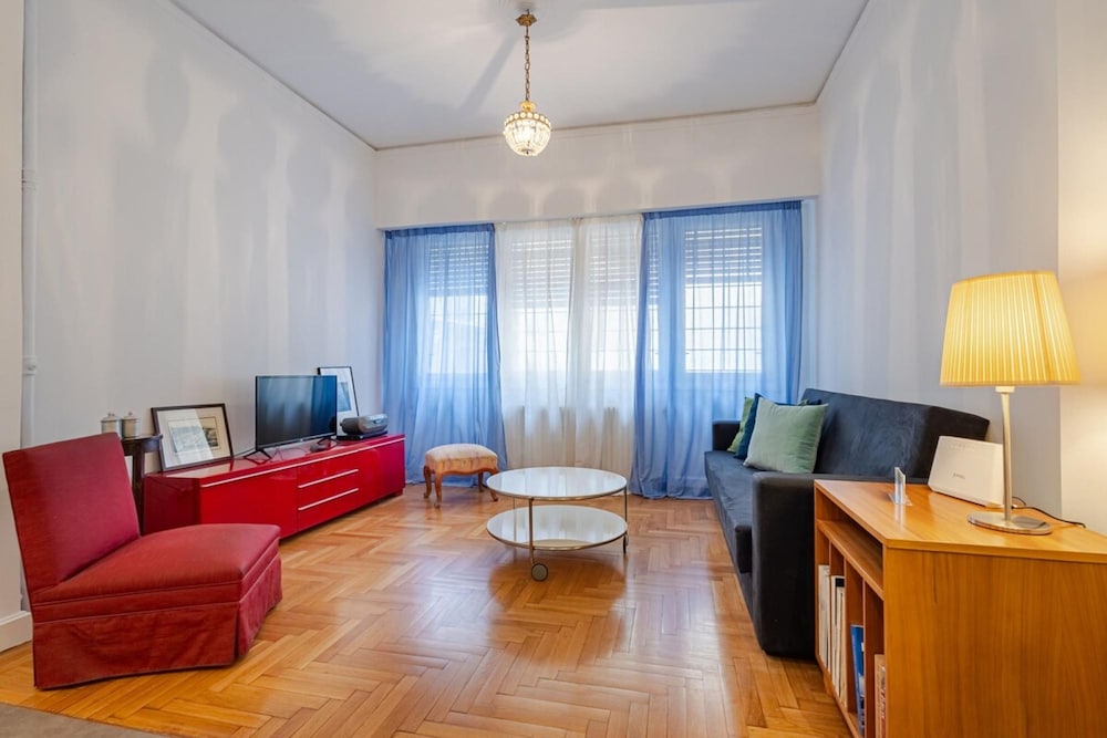 Apartment, Smoking