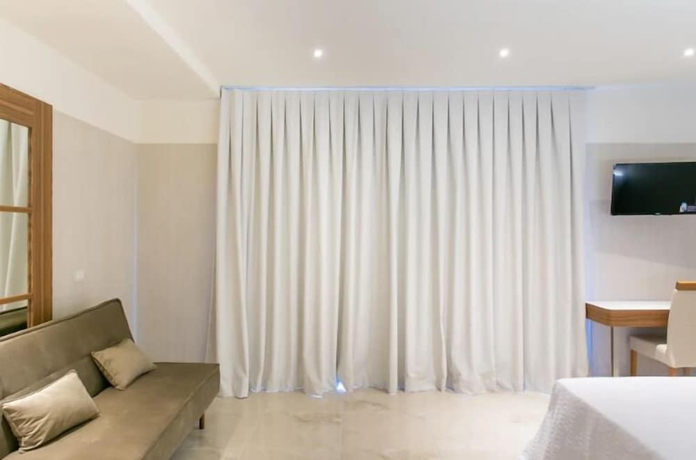 Deluxe Suite - Photo 4