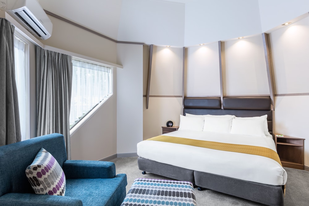 Suite, 1 Bedroom - Photo 13