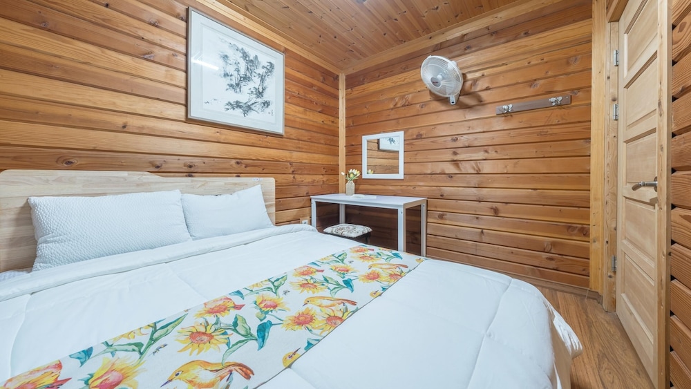 Basic Room, 2 Bedrooms (Yellow-5) - Photo 12