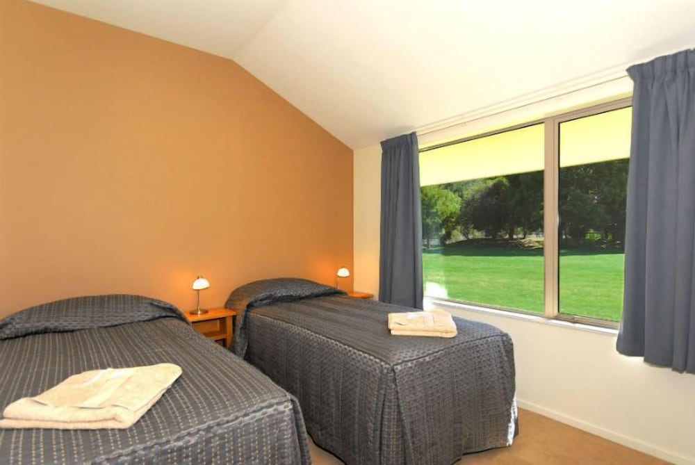 Standard Suite, 1 Bedroom, Non Smoking, Kitchen (Motel - Twin Room) photo 1
