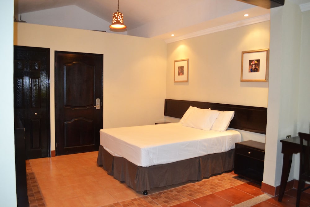 Premium Studio Suite, 1 King Bed photo 1