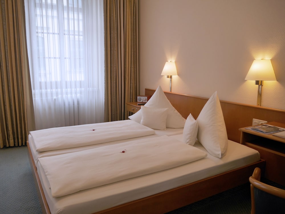 Double or Twin Room - Photo 2