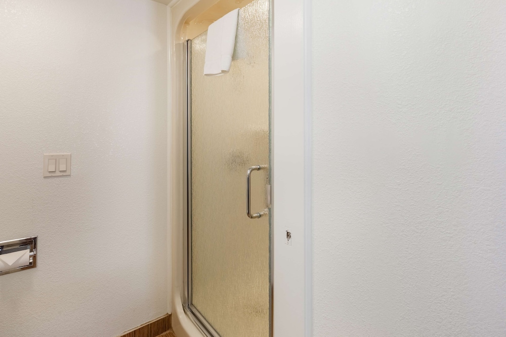 Standard Room, 2 Double Beds, Non Smoking, Refrigerator & Microwave - Photo 5