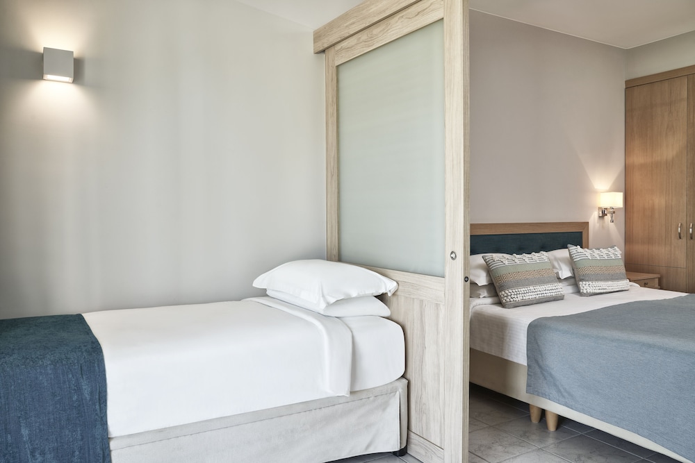 Junior Suite Sea View | Resort Area - Photo 4