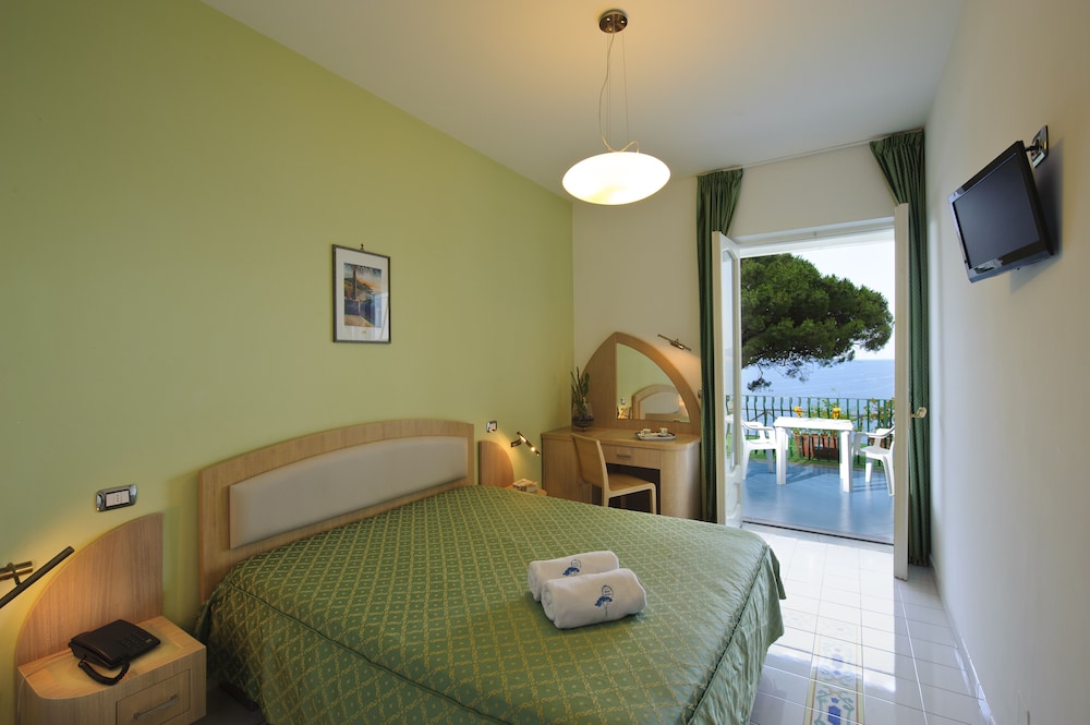 Classic Double Room, 1 Queen Bed, Balcony, Sea View