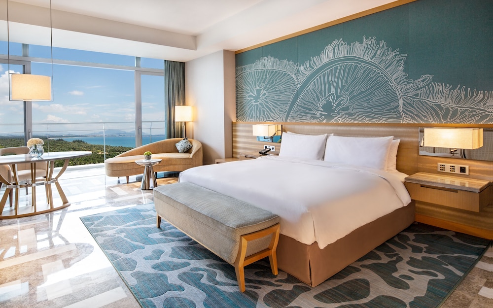 Deluxe Room, 1 King Bed, Ocean View photo 2