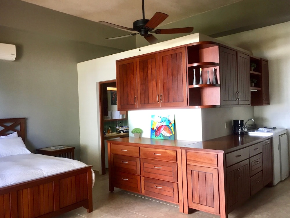RM10 - Beach Front Suite with Patio