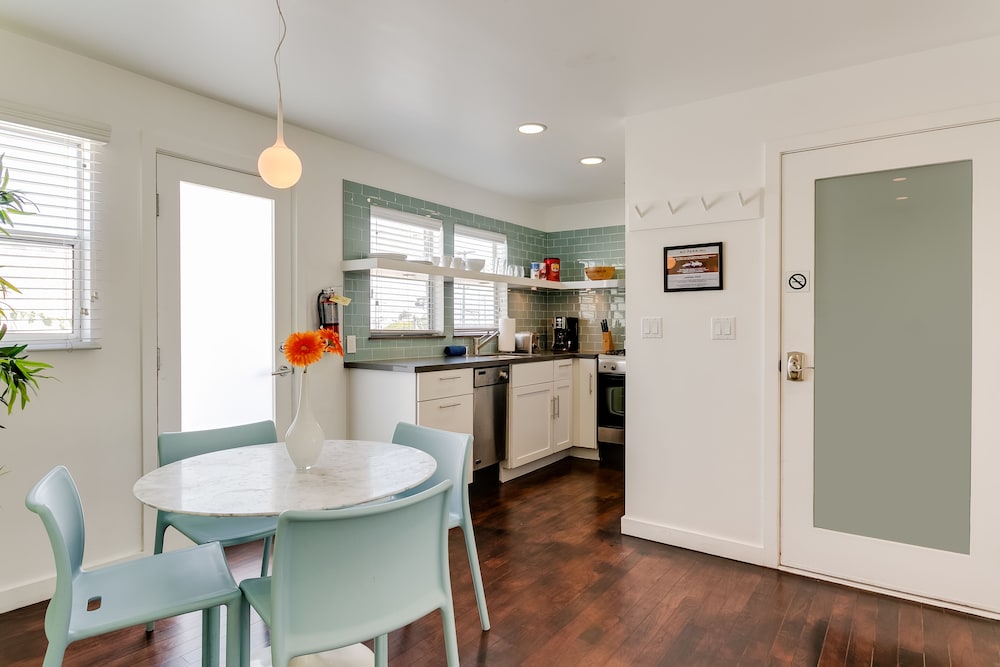 Executive Condo, 1 Bedroom photo 3