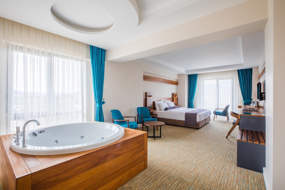 Royal Suite, Pool Access