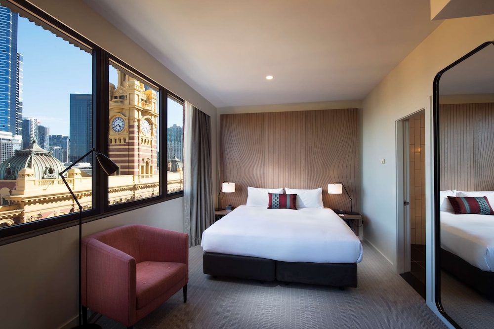Room, 1 King Bed (Flinders Street Station View) - Photo 3