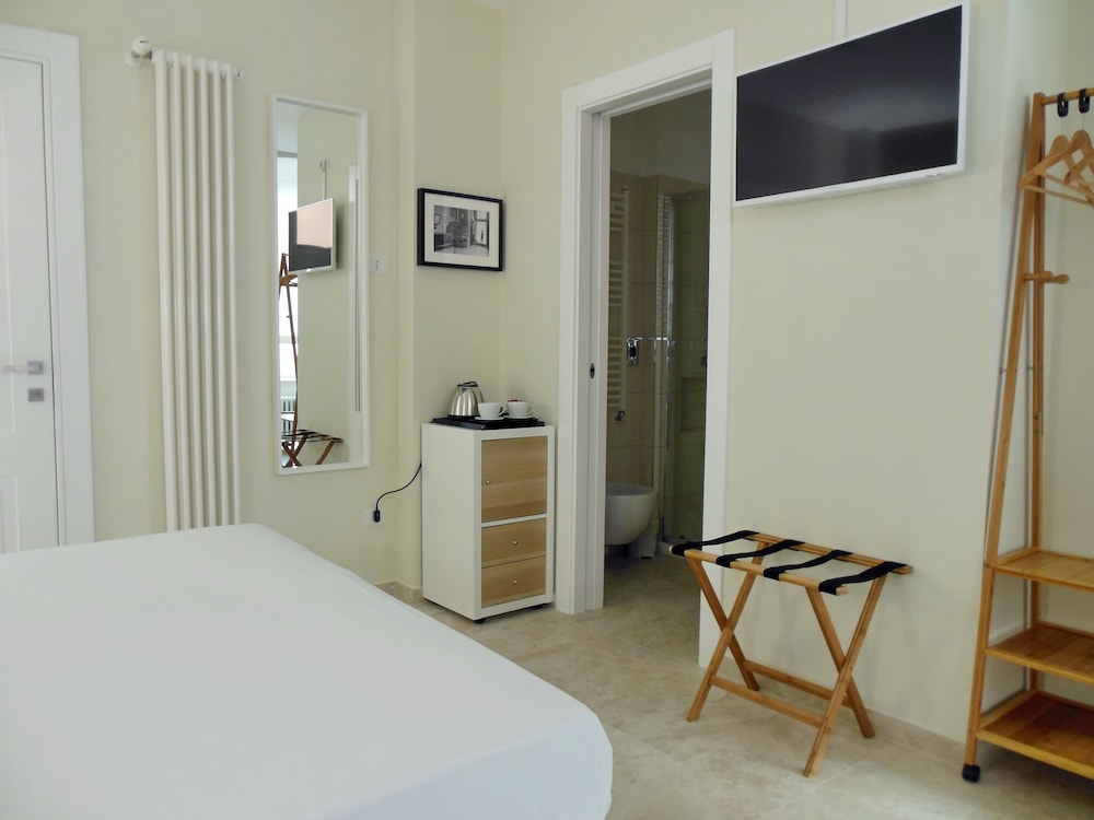 Executive Room - Photo 8