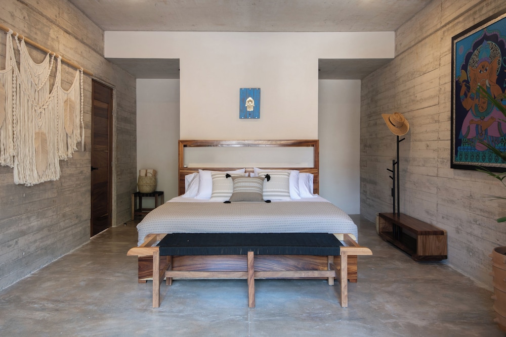 Room, 1 King Bed, Pool View 8 photo 1