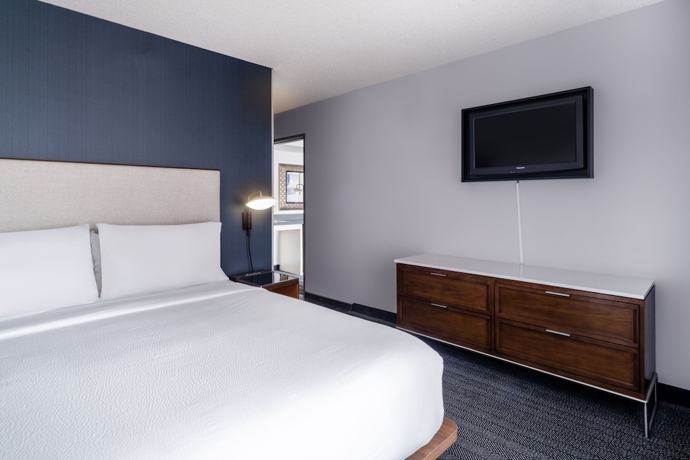 Executive Suite, 1 Bedroom - Photo 3