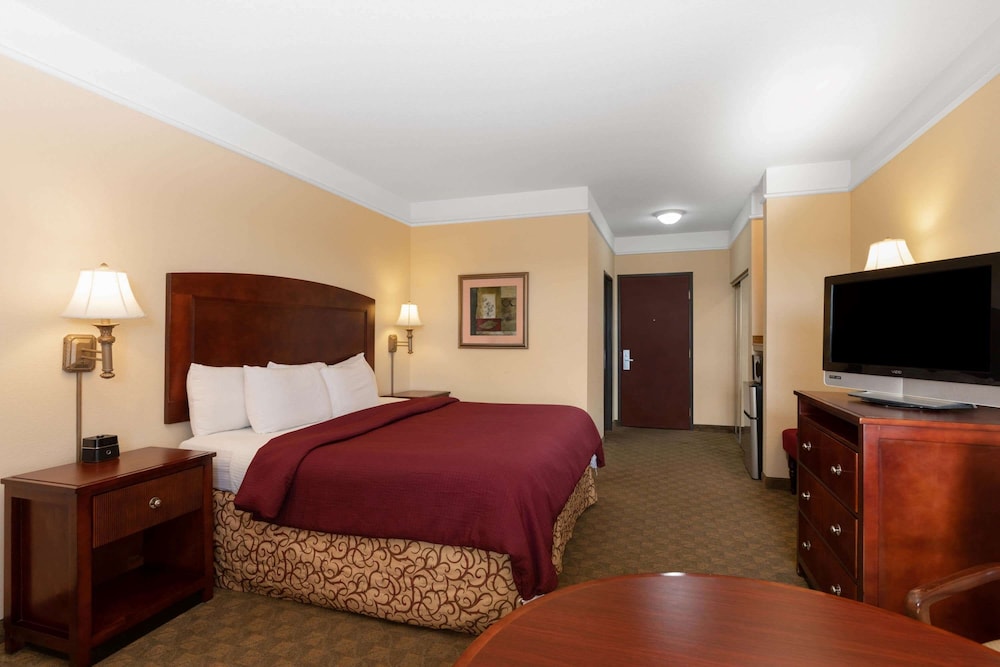 Room, 1 King Bed, Non Smoking - Photo 1