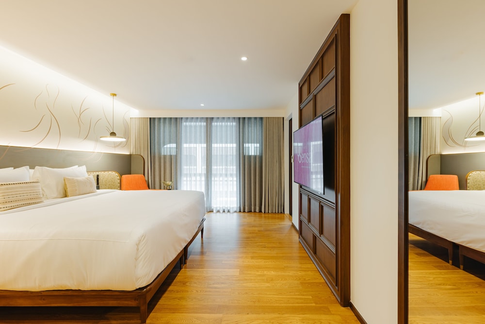 Corner Suite - Photo 13