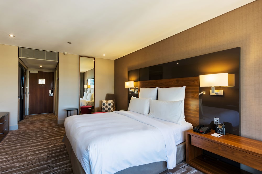 Executive Room, 1 King Bed, Business Lounge Access (Continental Breakfast Included)