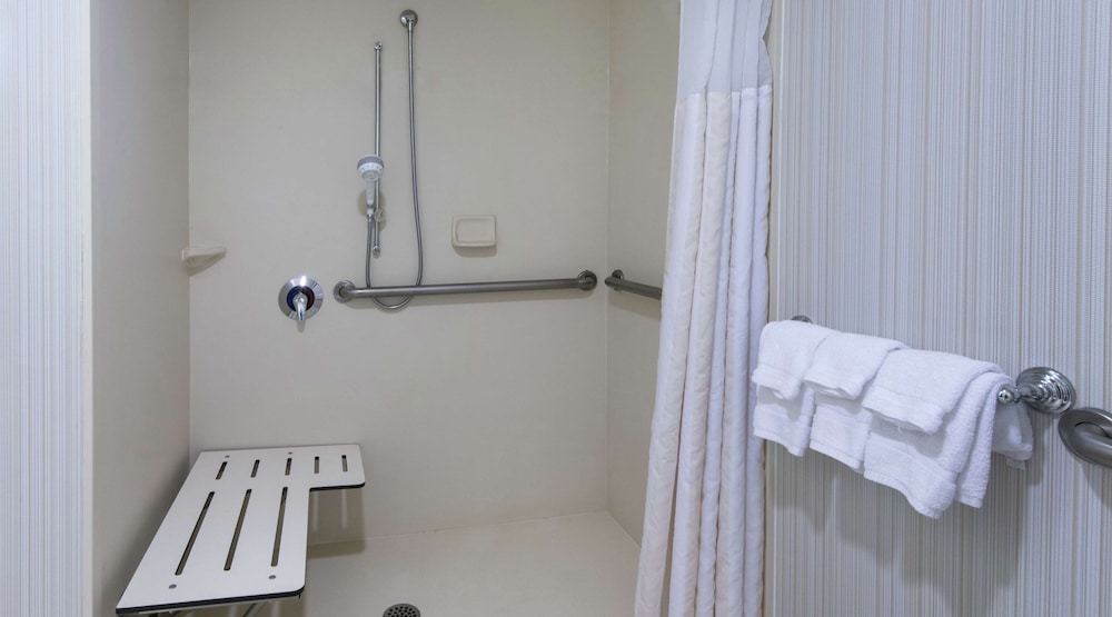 Room, Accessible - Photo 5