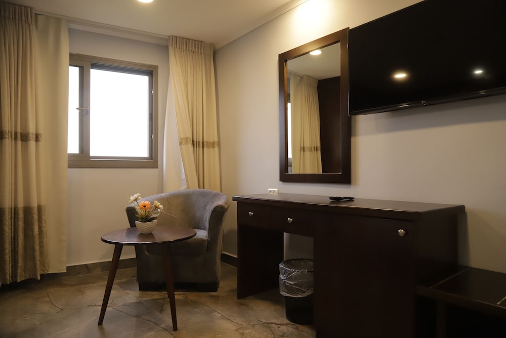 Premium Double Room - Photo 9