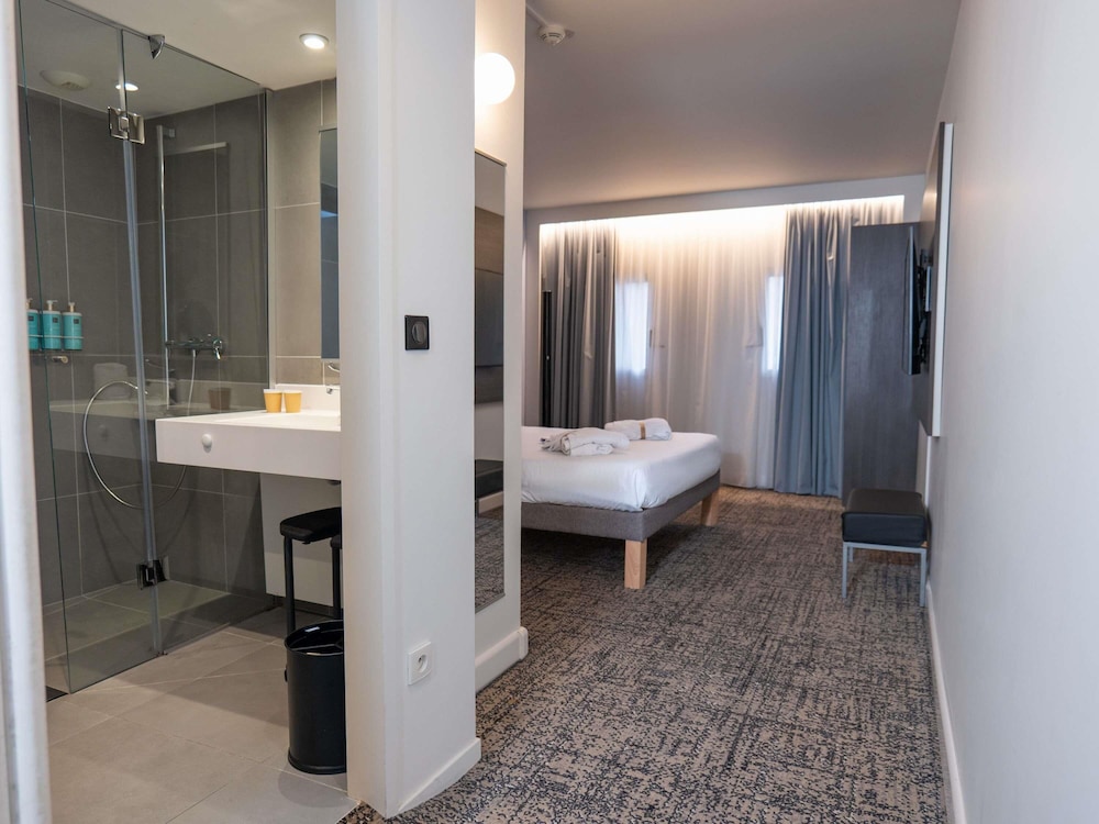 Suite, 1 Double Bed with Sofa bed photo 3